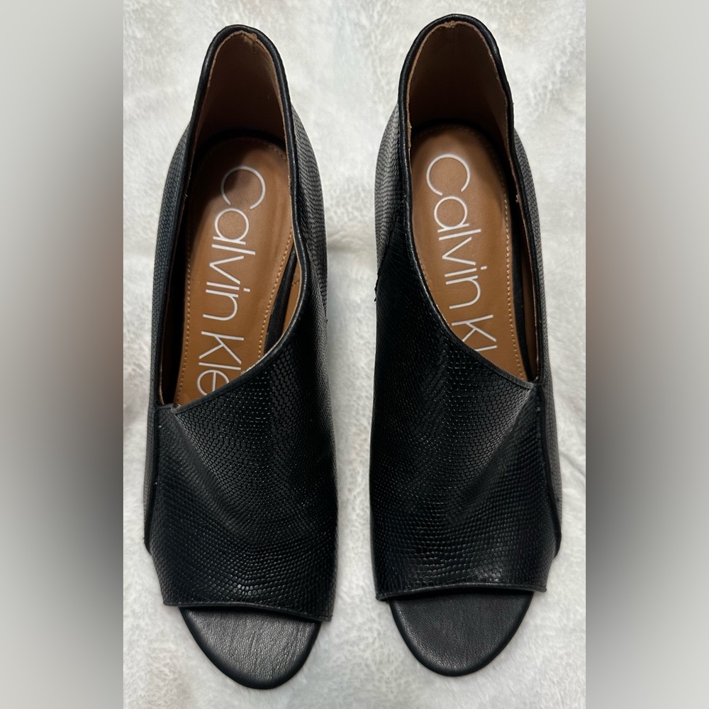 Calvin Klein booty heels